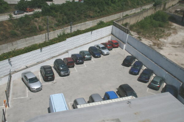 Napoli ufficio arredato low cost incluso posto auto - immagine 14