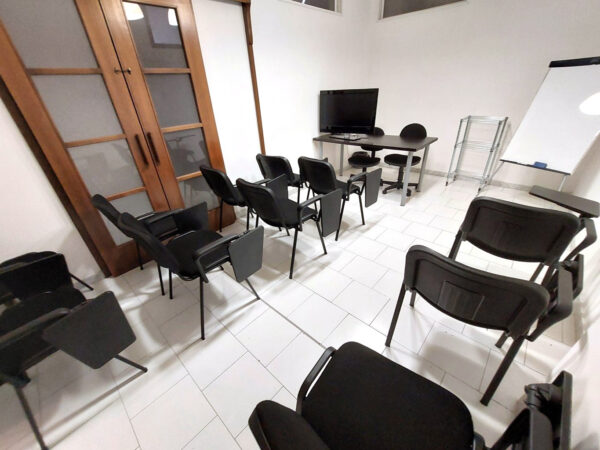Ufficio arredato con sala riunioni posti auto e fibra a Napoli - immagine 16