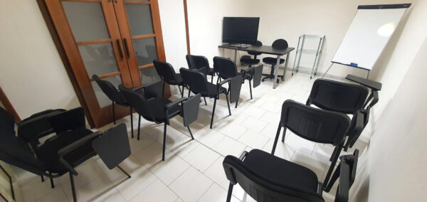 Ufficio arredato con sala riunioni posti auto e fibra a Napoli - immagine 18