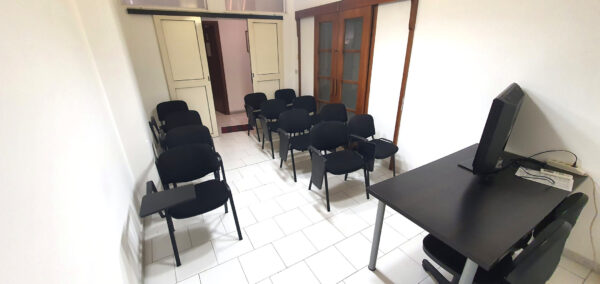 Ufficio arredato con sala riunioni posti auto e fibra a Napoli - immagine 19
