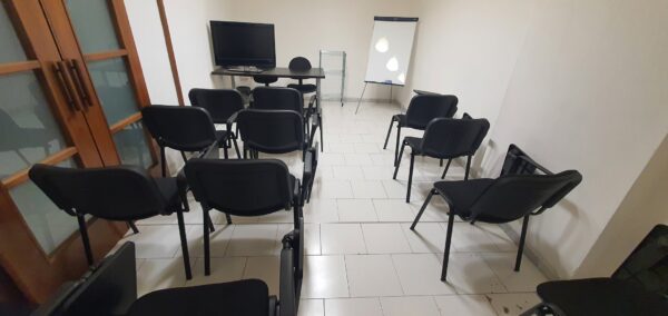 Ufficio arredato con sala riunioni posti auto e fibra a Napoli - immagine 20