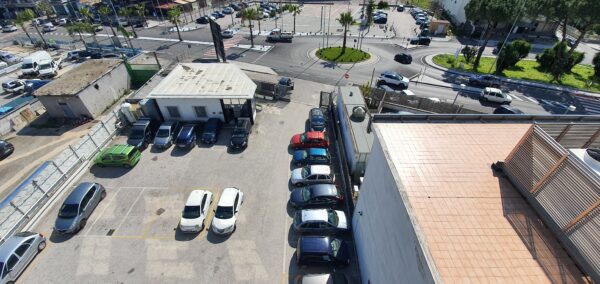 Ufficio arredato con sala riunioni posti auto e fibra a Napoli - immagine 32